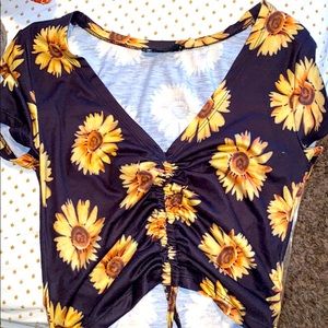 Sunflower tie up shirt crop top 🌺